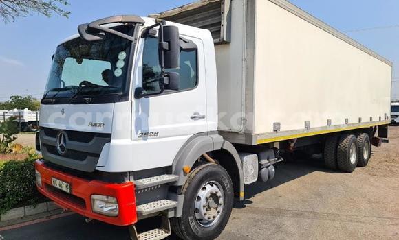 Buy Used Mercedes‒Benz Truck White Truck in Beitbridge in Matabeleland South Buy Used Mercedes‒Benz Truck White Truck in Beitbridge in Matabeleland South