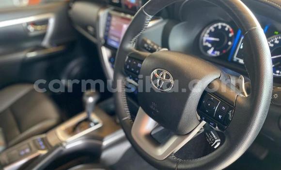 Nunua Ilio tumika Toyota Fortuner Nyeusi Gari ndani ya Beitbridge nchini Matabeleland Kusini Nunua Ilio tumika Toyota Fortuner Nyeusi Gari ndani ya Beitbridge nchini Matabeleland Kusini
