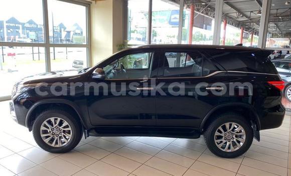 Nunua Ilio tumika Toyota Fortuner Nyeusi Gari ndani ya Beitbridge nchini Matabeleland Kusini Nunua Ilio tumika Toyota Fortuner Nyeusi Gari ndani ya Beitbridge nchini Matabeleland Kusini
