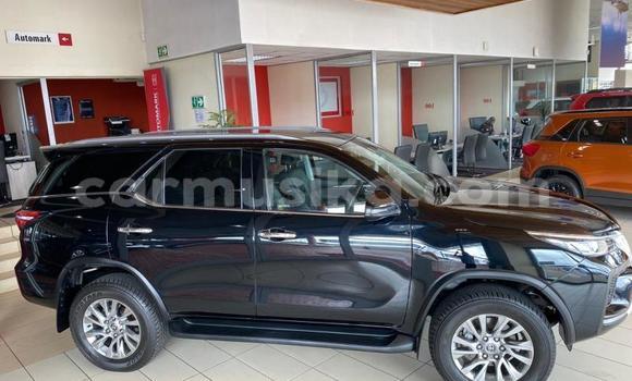 Nunua Ilio tumika Toyota Fortuner Nyeusi Gari ndani ya Beitbridge nchini Matabeleland Kusini Nunua Ilio tumika Toyota Fortuner Nyeusi Gari ndani ya Beitbridge nchini Matabeleland Kusini