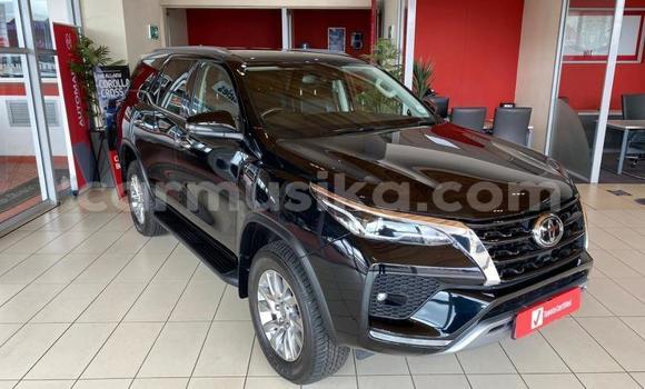Nunua Ilio tumika Toyota Fortuner Nyeusi Gari ndani ya Beitbridge nchini Matabeleland Kusini Nunua Ilio tumika Toyota Fortuner Nyeusi Gari ndani ya Beitbridge nchini Matabeleland Kusini