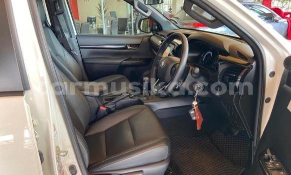 Buy Used Toyota Hilux White Car in Beitbridge in Matabeleland South Buy Used Toyota Hilux White Car in Beitbridge in Matabeleland South