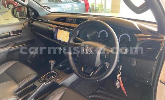 Buy Used Toyota Hilux White Car in Beitbridge in Matabeleland South Buy Used Toyota Hilux White Car in Beitbridge in Matabeleland South