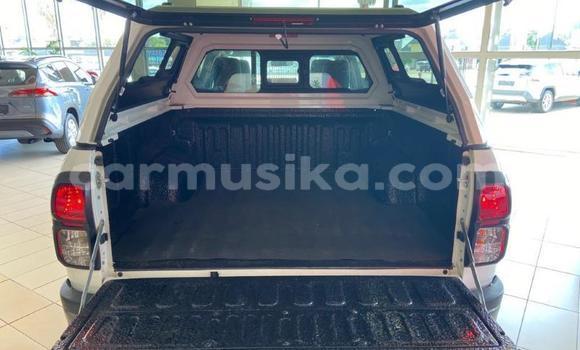 Buy Used Toyota Hilux White Car in Beitbridge in Matabeleland South Buy Used Toyota Hilux White Car in Beitbridge in Matabeleland South