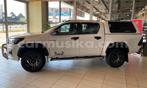 Buy Used Toyota Hilux White Car in Beitbridge in Matabeleland South Buy Used Toyota Hilux White Car in Beitbridge in Matabeleland South