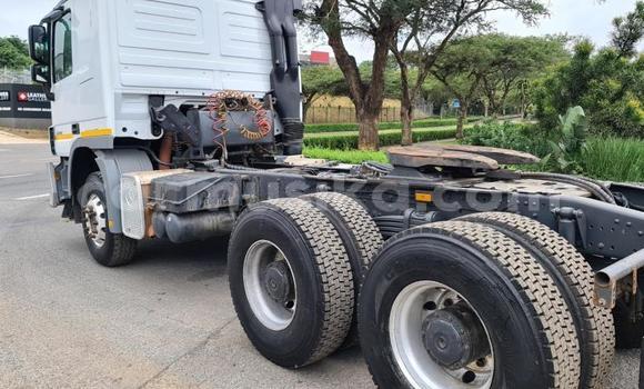 Buy Used Mercedes‒Benz Truck White Truck in Beitbridge in Matabeleland South Buy Used Mercedes‒Benz Truck White Truck in Beitbridge in Matabeleland South