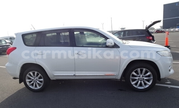 Nunua Ilio tumika Toyota Vanguard Nyeupe Gari ndani ya Beitbridge nchini Matabeleland Kusini Nunua Ilio tumika Toyota Vanguard Nyeupe Gari ndani ya Beitbridge nchini Matabeleland Kusini