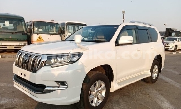 Nunua Ilio tumika Toyota Vanguard Nyeupe Gari ndani ya Beitbridge nchini Matabeleland Kusini Nunua Ilio tumika Toyota Vanguard Nyeupe Gari ndani ya Beitbridge nchini Matabeleland Kusini