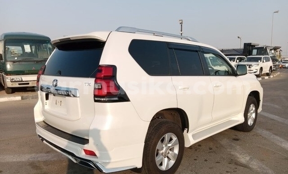 Nunua Ilio tumika Toyota Vanguard Nyeupe Gari ndani ya Beitbridge nchini Matabeleland Kusini Nunua Ilio tumika Toyota Vanguard Nyeupe Gari ndani ya Beitbridge nchini Matabeleland Kusini