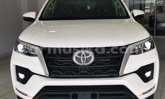 Acheter Occasion Voiture Toyota Fortuner Blanc à Beitbridge, Matabeleland South