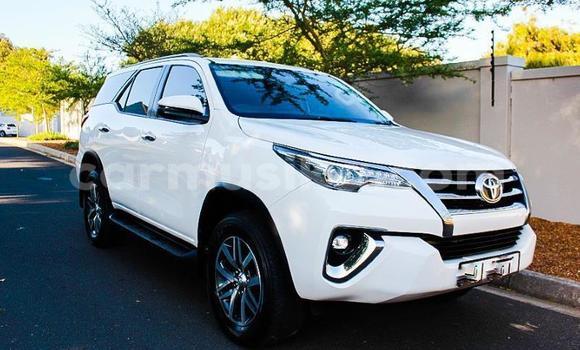 Buy Used Toyota Fortuner White Car in Beitbridge in Matabeleland South Buy Used Toyota Fortuner White Car in Beitbridge in Matabeleland South