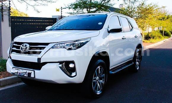 Buy Used Toyota Fortuner White Car in Beitbridge in Matabeleland South Buy Used Toyota Fortuner White Car in Beitbridge in Matabeleland South