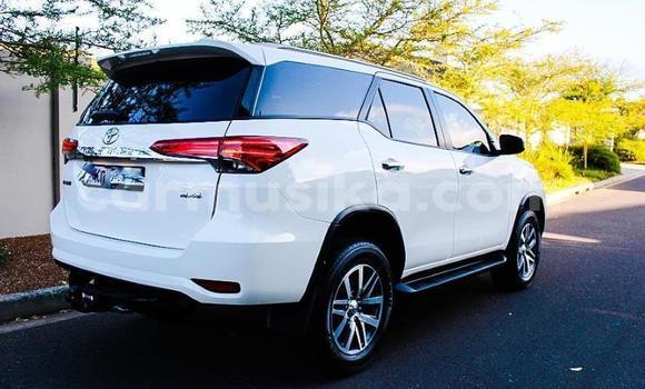 Buy Used Toyota Fortuner White Car in Beitbridge in Matabeleland South Buy Used Toyota Fortuner White Car in Beitbridge in Matabeleland South