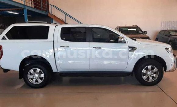 Buy Used FORD MUSTANG White Car in Beitbridge in Matabeleland South Buy Used FORD MUSTANG White Car in Beitbridge in Matabeleland South