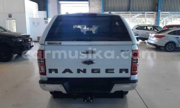 Nunua Ilio tumika FORD MUSTANG Nyeupe Gari ndani ya Beitbridge nchini Matabeleland Kusini Nunua Ilio tumika FORD MUSTANG Nyeupe Gari ndani ya Beitbridge nchini Matabeleland Kusini