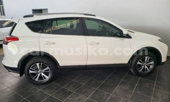 Acheter Occasion Voiture Toyota RAV4 Blanc à Beitbridge, Matabeleland South Acheter Occasion Voiture Toyota RAV4 Blanc à Beitbridge, Matabeleland South