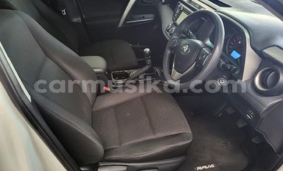 Acheter Occasion Voiture Toyota RAV4 Blanc à Beitbridge, Matabeleland South Acheter Occasion Voiture Toyota RAV4 Blanc à Beitbridge, Matabeleland South