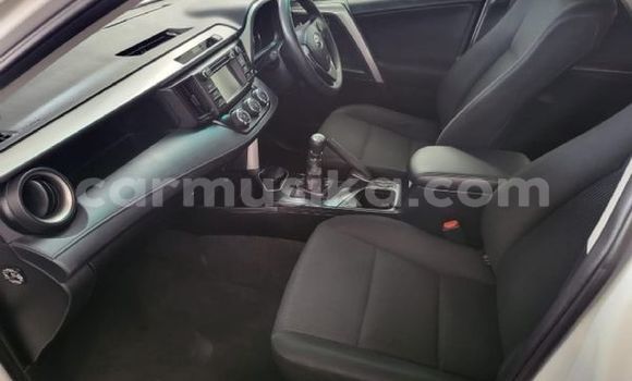 Acheter Occasion Voiture Toyota RAV4 Blanc à Beitbridge, Matabeleland South Acheter Occasion Voiture Toyota RAV4 Blanc à Beitbridge, Matabeleland South