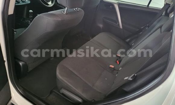 Acheter Occasion Voiture Toyota RAV4 Blanc à Beitbridge, Matabeleland South Acheter Occasion Voiture Toyota RAV4 Blanc à Beitbridge, Matabeleland South