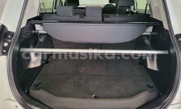 Acheter Occasion Voiture Toyota RAV4 Blanc à Beitbridge, Matabeleland South Acheter Occasion Voiture Toyota RAV4 Blanc à Beitbridge, Matabeleland South