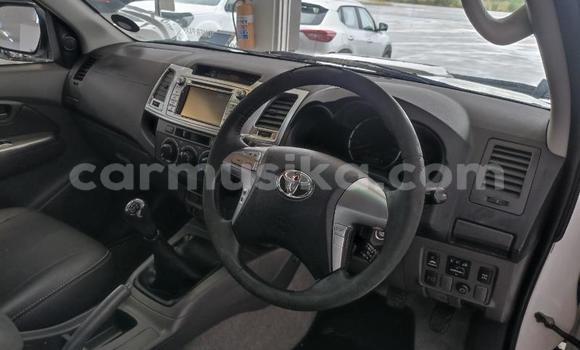 Acheter Occasion Voiture Toyota Hilux Blanc à Beitbridge, Matabeleland South Acheter Occasion Voiture Toyota Hilux Blanc à Beitbridge, Matabeleland South