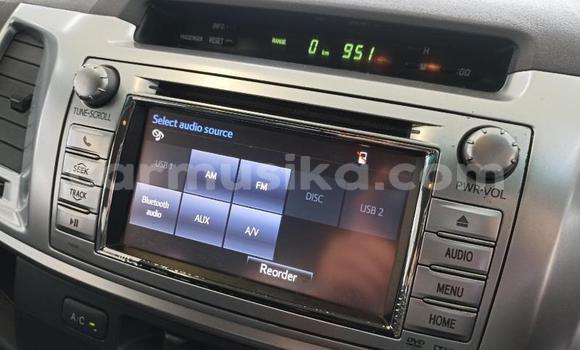 Acheter Occasion Voiture Toyota Hilux Blanc à Beitbridge, Matabeleland South Acheter Occasion Voiture Toyota Hilux Blanc à Beitbridge, Matabeleland South