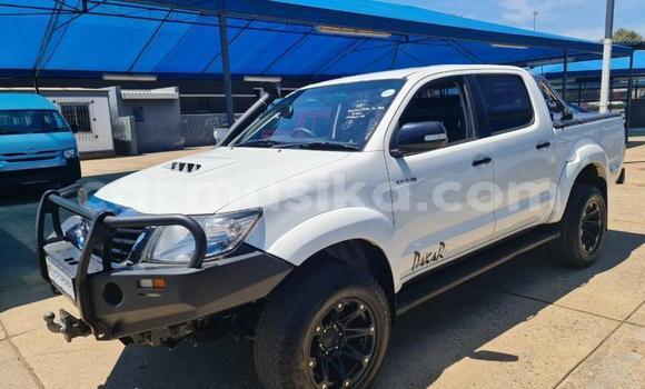 Buy Used Toyota Hilux White Car in Beitbridge in Matabeleland South