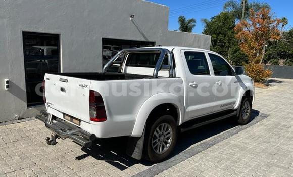 Buy Used Toyota Hilux White Car in Beitbridge in Matabeleland South Buy Used Toyota Hilux White Car in Beitbridge in Matabeleland South
