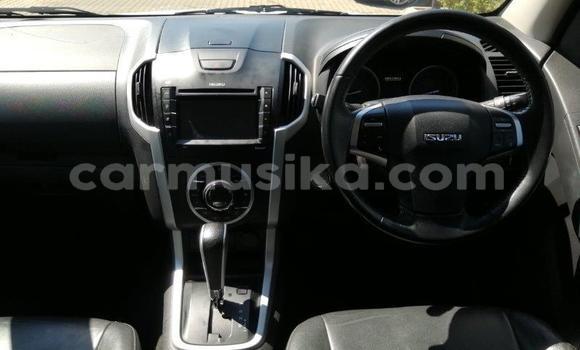 Acheter Occasion Voiture Isuzu KB Blanc à Beitbridge, Matabeleland South Acheter Occasion Voiture Isuzu KB Blanc à Beitbridge, Matabeleland South