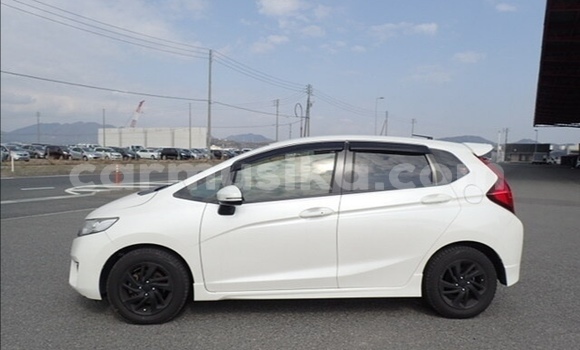 Acheter Occasion Voiture Honda Fit Blanc à Beitbridge, Matabeleland South Acheter Occasion Voiture Honda Fit Blanc à Beitbridge, Matabeleland South
