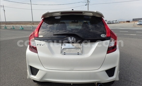 Acheter Occasion Voiture Honda Fit Blanc à Beitbridge, Matabeleland South Acheter Occasion Voiture Honda Fit Blanc à Beitbridge, Matabeleland South