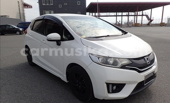 Acheter Occasion Voiture Honda Fit Blanc à Beitbridge, Matabeleland South Acheter Occasion Voiture Honda Fit Blanc à Beitbridge, Matabeleland South