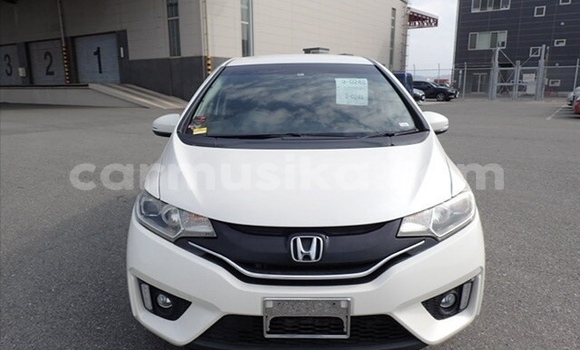 Acheter Occasion Voiture Honda Fit Blanc à Beitbridge, Matabeleland South Acheter Occasion Voiture Honda Fit Blanc à Beitbridge, Matabeleland South