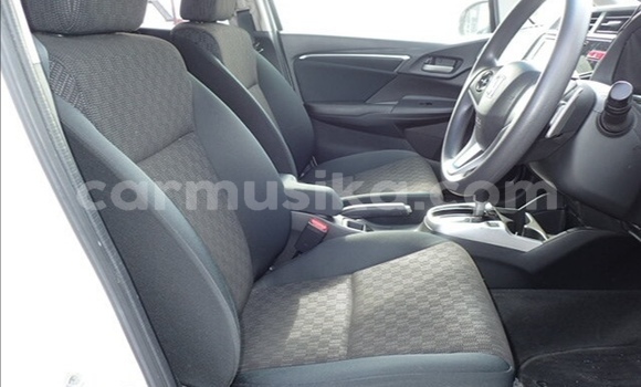 Acheter Occasion Voiture Honda Fit Blanc à Beitbridge, Matabeleland South Acheter Occasion Voiture Honda Fit Blanc à Beitbridge, Matabeleland South