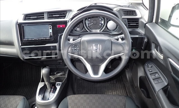 Acheter Occasion Voiture Honda Fit Blanc à Beitbridge, Matabeleland South Acheter Occasion Voiture Honda Fit Blanc à Beitbridge, Matabeleland South