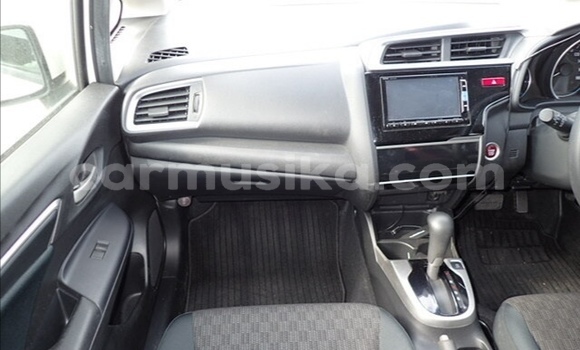 Acheter Occasion Voiture Honda Fit Blanc à Beitbridge, Matabeleland South Acheter Occasion Voiture Honda Fit Blanc à Beitbridge, Matabeleland South