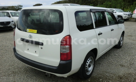 Acheter Occasion Voiture Toyota Probox Blanc à Beitbridge, Matabeleland South Acheter Occasion Voiture Toyota Probox Blanc à Beitbridge, Matabeleland South
