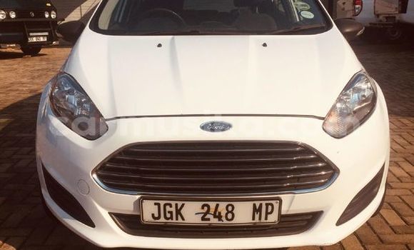 Nunua Ilio tumika Ford Fiesta Nyeupe Gari ndani ya Beitbridge nchini Matabeleland Kusini