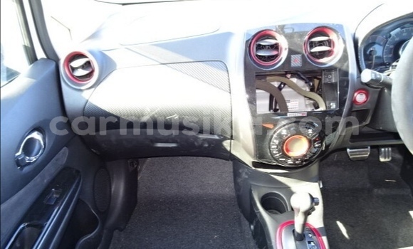 Acheter Occasion Voiture Nissan Note Blanc à Beitbridge, Matabeleland South Acheter Occasion Voiture Nissan Note Blanc à Beitbridge, Matabeleland South