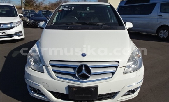 Tenga Tsaru Mercedes‒Benz B-klasse Chena Mota in Beitbridge in Matabeleland South
