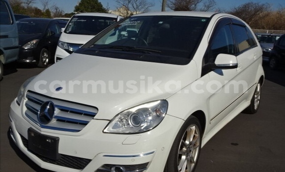 Tenga Tsaru Mercedes‒Benz B-klasse Chena Mota in Beitbridge in Matabeleland South Tenga Tsaru Mercedes‒Benz B-klasse Chena Mota in Beitbridge in Matabeleland South