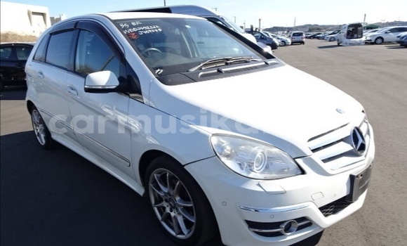 Tenga Tsaru Mercedes‒Benz B-klasse Chena Mota in Beitbridge in Matabeleland South Tenga Tsaru Mercedes‒Benz B-klasse Chena Mota in Beitbridge in Matabeleland South
