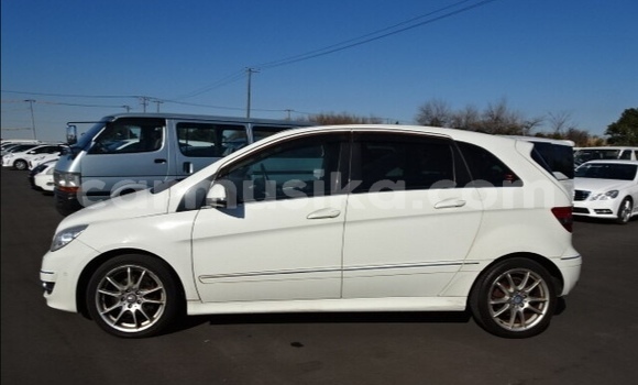 Tenga Tsaru Mercedes‒Benz B-klasse Chena Mota in Beitbridge in Matabeleland South Tenga Tsaru Mercedes‒Benz B-klasse Chena Mota in Beitbridge in Matabeleland South