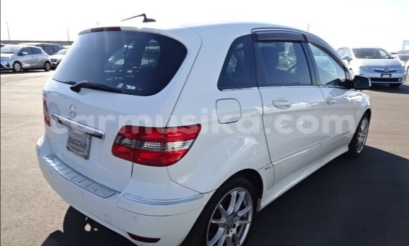 Tenga Tsaru Mercedes‒Benz B-klasse Chena Mota in Beitbridge in Matabeleland South Tenga Tsaru Mercedes‒Benz B-klasse Chena Mota in Beitbridge in Matabeleland South