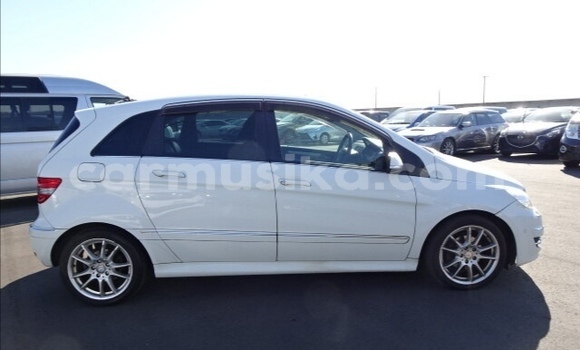 Tenga Tsaru Mercedes‒Benz B-klasse Chena Mota in Beitbridge in Matabeleland South Tenga Tsaru Mercedes‒Benz B-klasse Chena Mota in Beitbridge in Matabeleland South