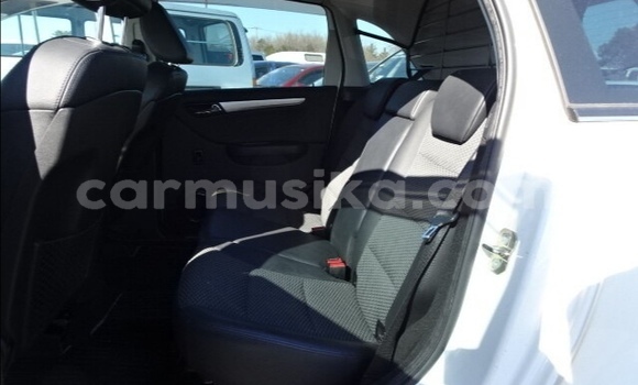 Tenga Tsaru Mercedes‒Benz B-klasse Chena Mota in Beitbridge in Matabeleland South Tenga Tsaru Mercedes‒Benz B-klasse Chena Mota in Beitbridge in Matabeleland South