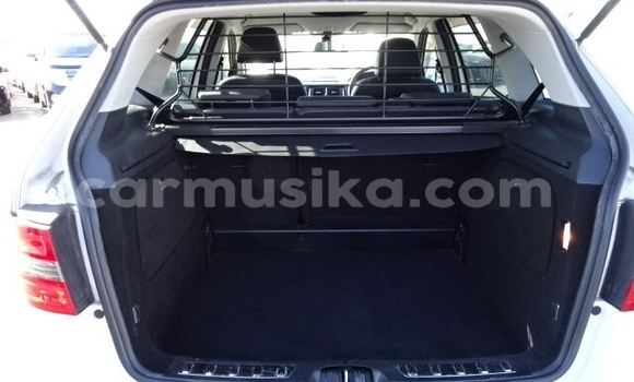 Tenga Tsaru Mercedes‒Benz B-klasse Chena Mota in Beitbridge in Matabeleland South Tenga Tsaru Mercedes‒Benz B-klasse Chena Mota in Beitbridge in Matabeleland South