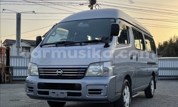 Acheter Occasion Voiture Nissan Caravan Gris à Beitbridge, Matabeleland South