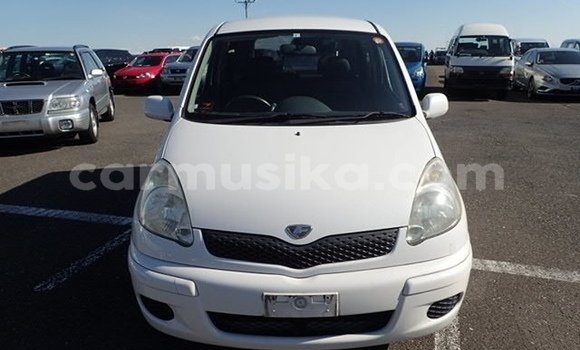 Acheter Occasion Voiture Toyota FunCargo Blanc à Beitbridge, Matabeleland South Acheter Occasion Voiture Toyota FunCargo Blanc à Beitbridge, Matabeleland South