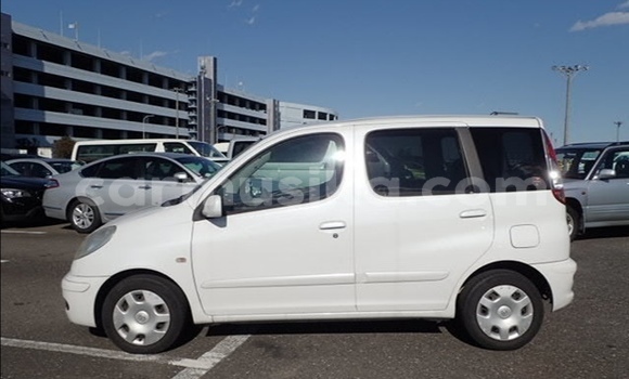 Acheter Occasion Voiture Toyota FunCargo Blanc à Beitbridge, Matabeleland South Acheter Occasion Voiture Toyota FunCargo Blanc à Beitbridge, Matabeleland South